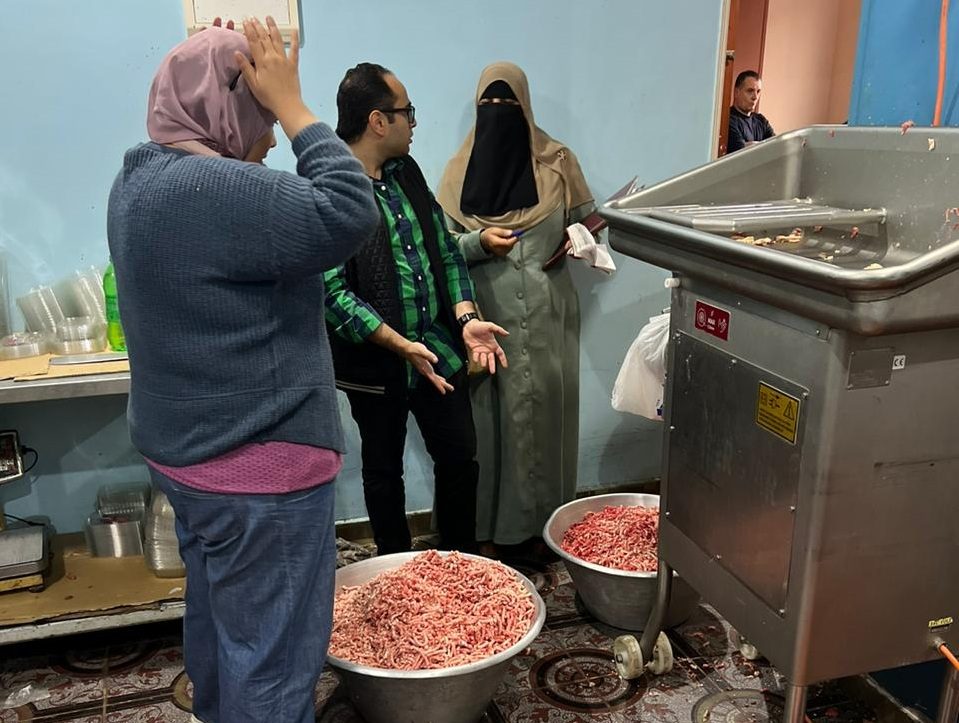 ضبط لحوم برازيلي فاسدة داخل مصنع بالدقهلية