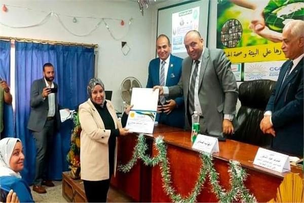 جانب من الندوة