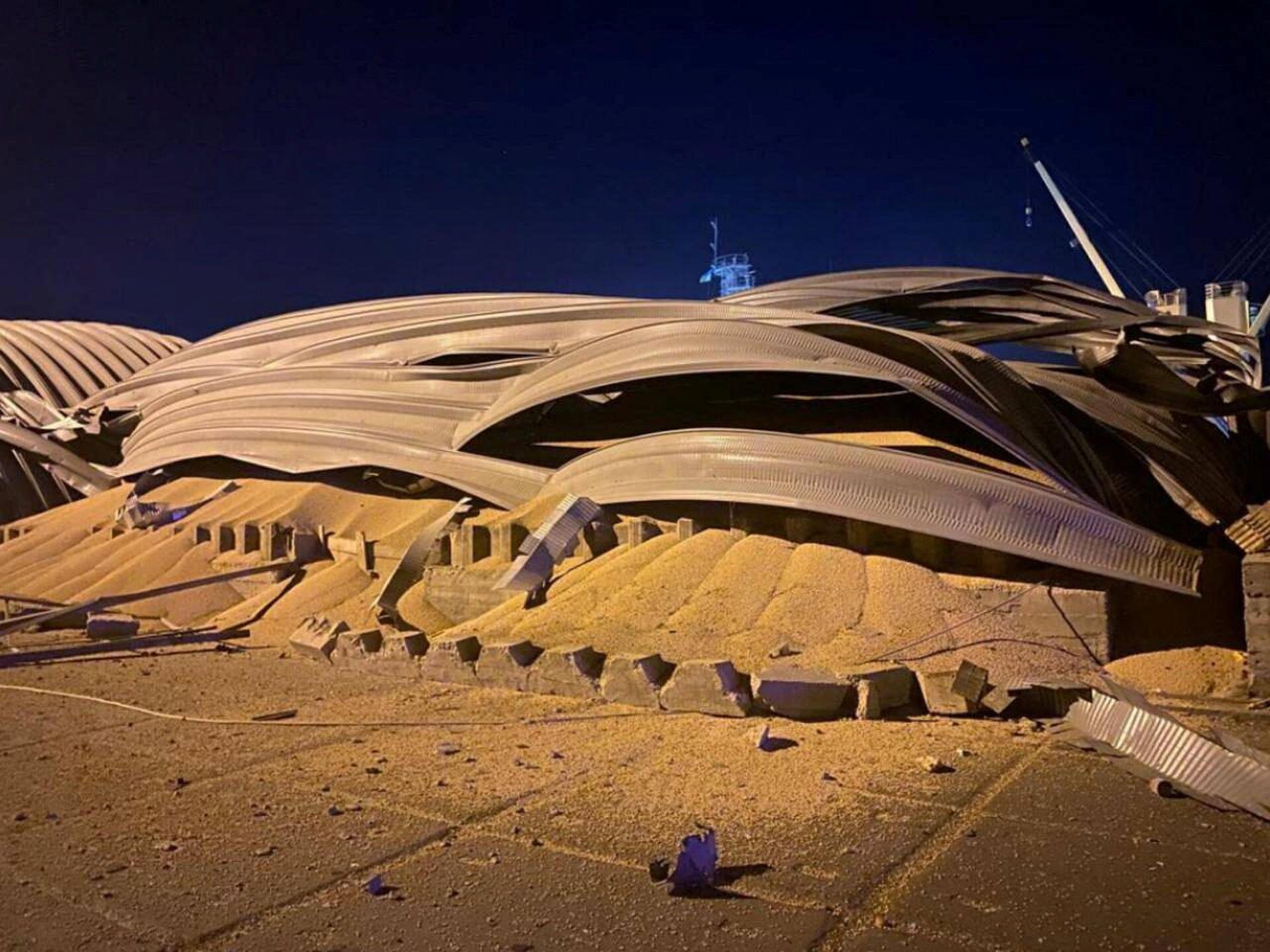 أوكرانيا: روسيا تلحق أضرارًا بسفينة تحمل فول صويا أوكراني في قصف جوي على ميناء أوديسا