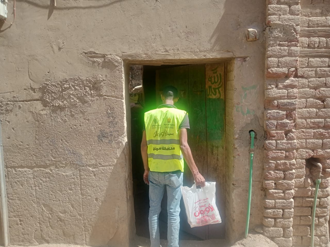 توزيع 2800 كيلو لحوم على الأسر الأولى بالرعاية بقرى مركز سوهاج