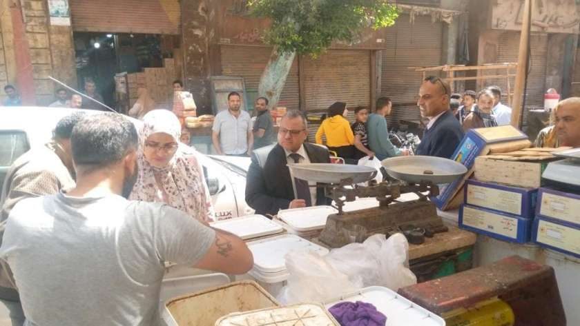 مصادرة أسماك مملحة فاسدة ولحوم مذبوحة خارج المجازر في المنيا