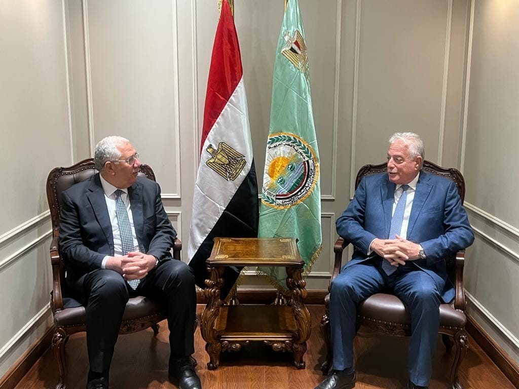 القصير يبحث أخر تطورات إنشاء شادر السمك في جنوب سيناء