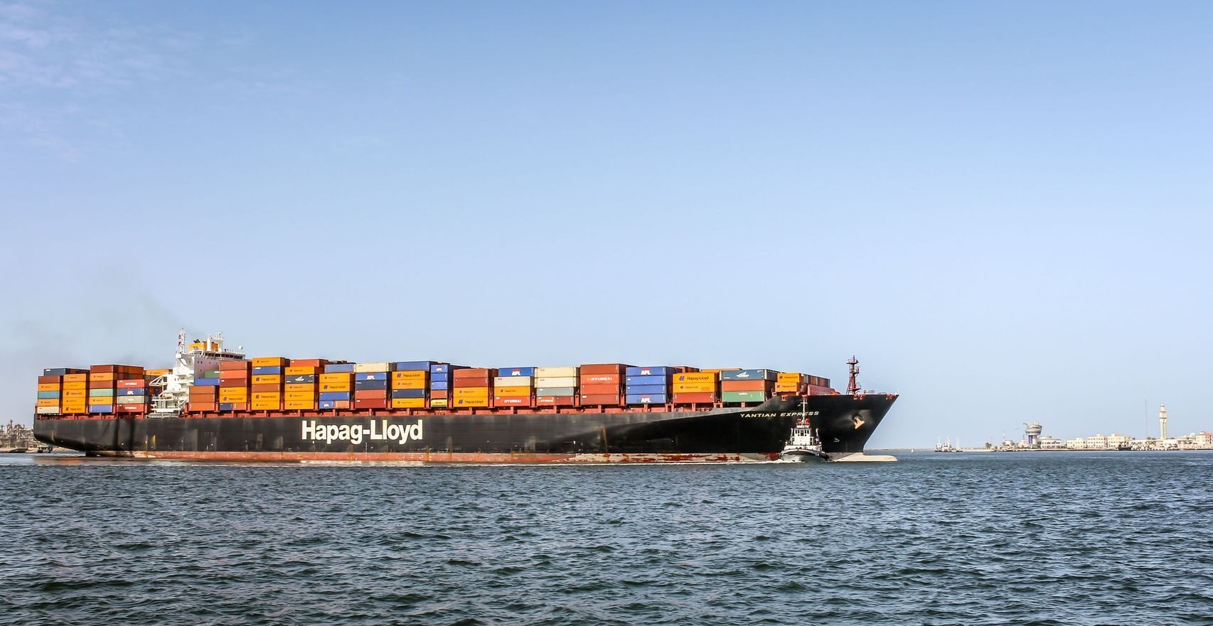 ميناء دمياط يستقبل 10200 طن ذرة و 300 طن كسب صويا و 1642 طن فول الصويا و 4673 رأس ماشية