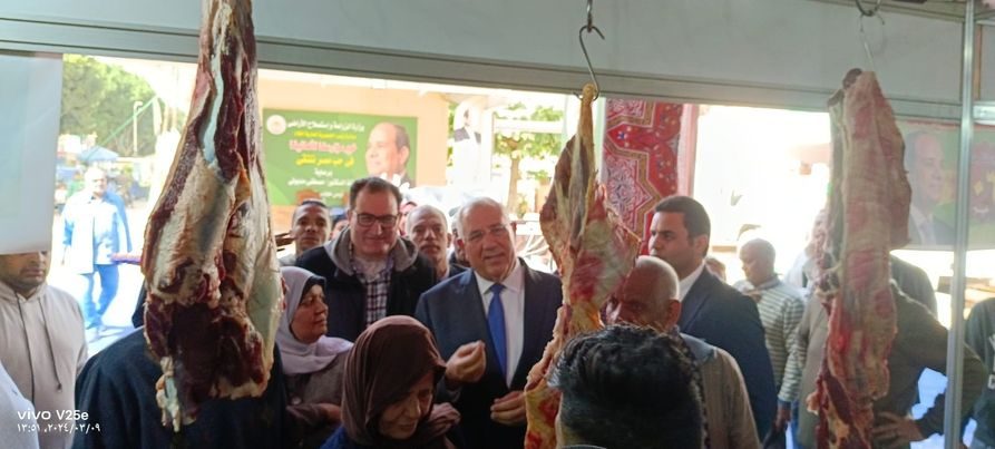 الزراعة تواصل ضخ السلع الغذائية في معرض "خير مزارعنا لأهالينا" وسط إقبال كبير من المواطنين لليوم الثامن من شهر رمضان المبارك