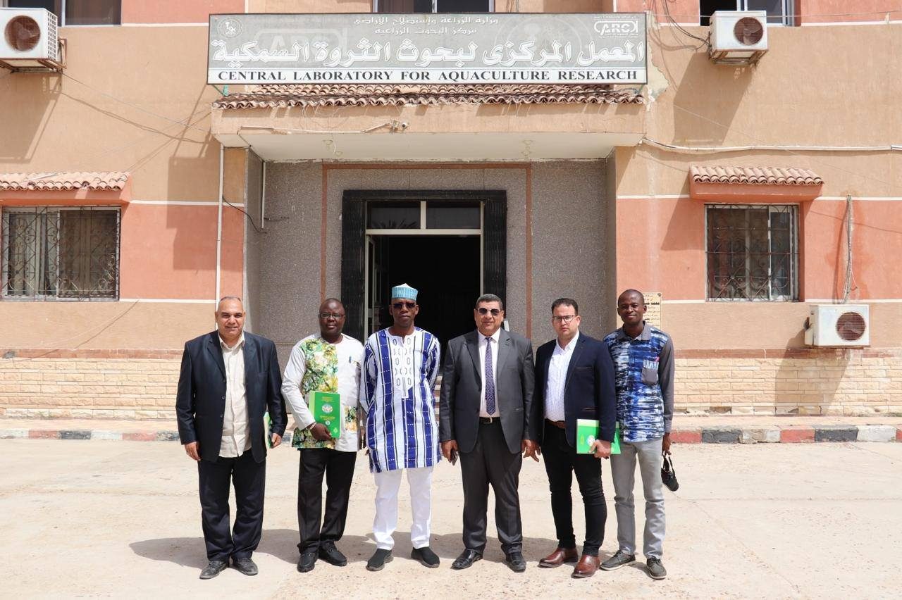 زيارة تفقدية لوفد جامعة بوركينا فاسو لبحوث الثروة السمكية لبحث التعاون في مجال الاستزراع السمكي