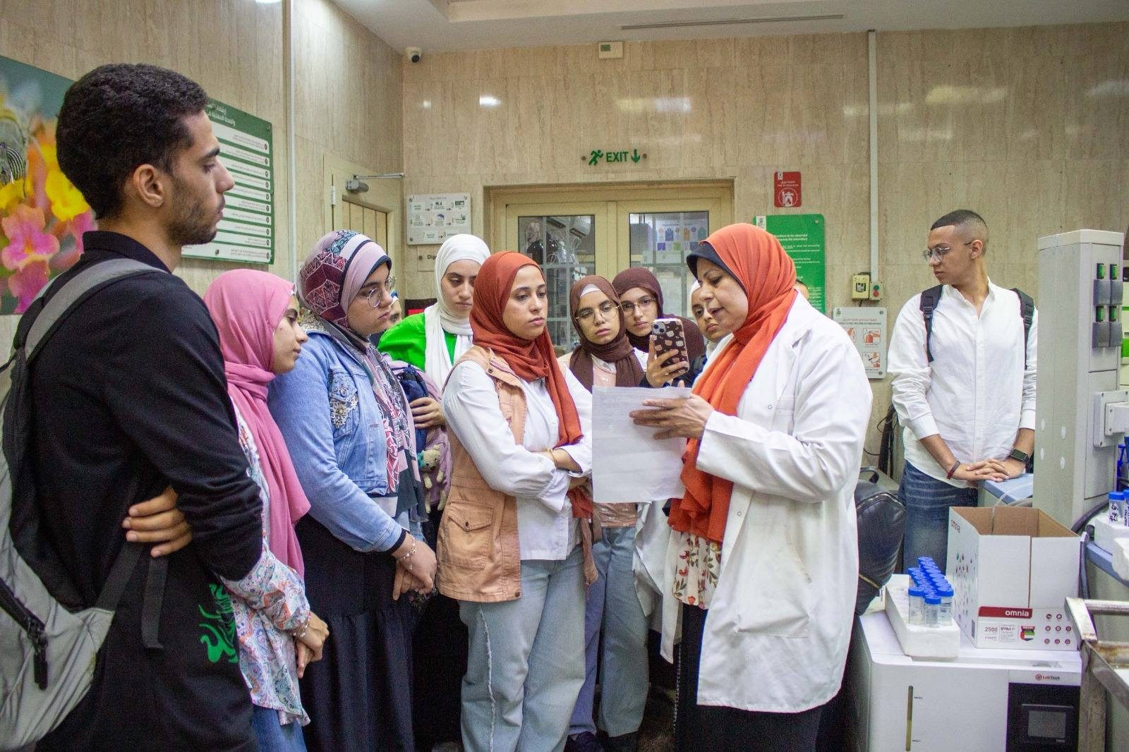 وزارة الزراعة تستقبل طلاب طب بيطري جامعة القاهرة في زيارة علمية لمتبقيات المبيدات