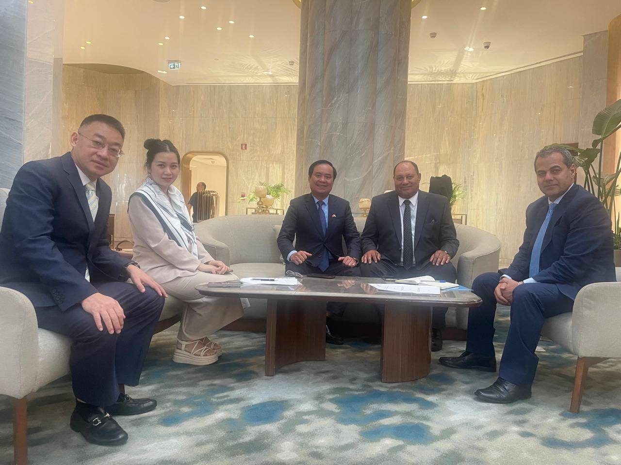 مصر تبحث إمكانية الاستفادة من التجربة الفيتنامية المتقدمة في الاستزراع السمكي