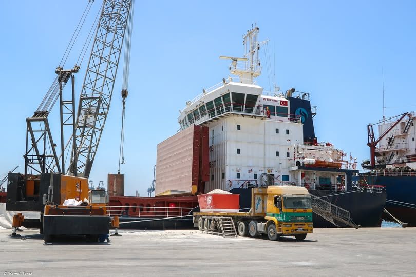 ميناء دمياط يستقبل 22735 طن ذرة و 8800 طن فول صويا و 1957 راس ماشية