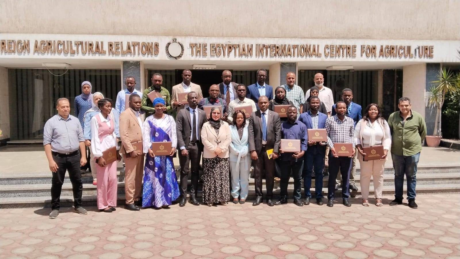 "الزراعة" تحتفل بتخريج 18 متدربا في مجال الاستزراع السمكي من 9 دول افريقية