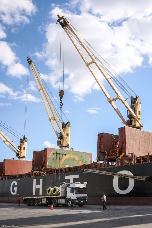 ميناء دمياط يستقبل 42495 طن ذرة و 5499 طن قمح