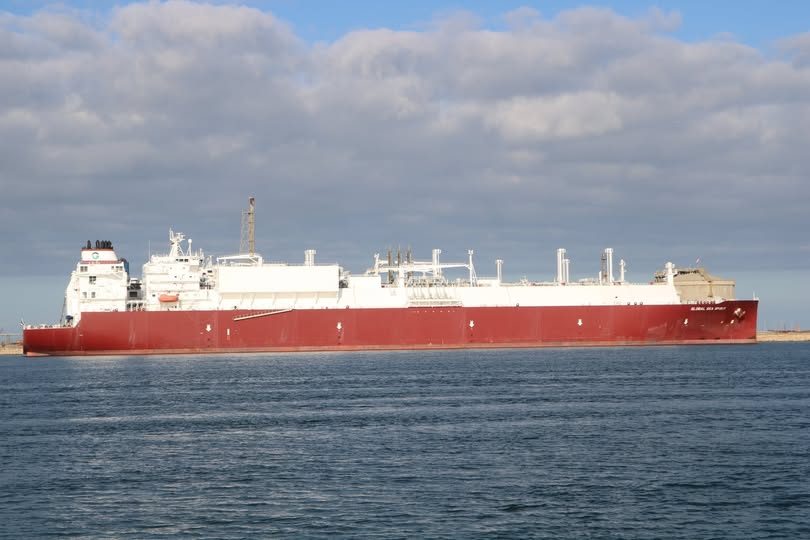 ميناء دمياط يستقبل 10911 طن ذرة و 12668 طن فول صويا