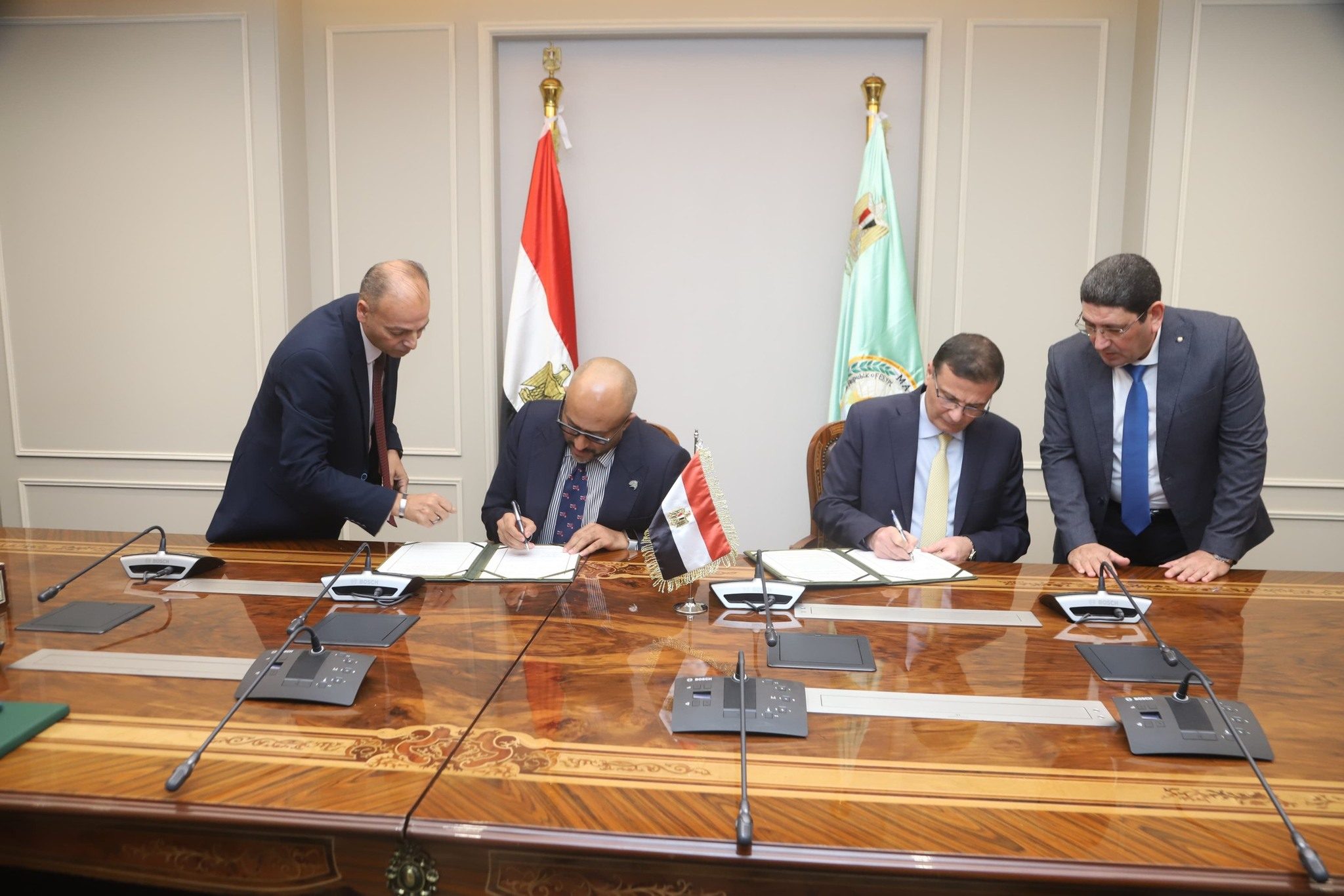 وزير الزراعة يوقع اتفاقية تجديد استضافة مصر للمركز الدولي للأسماك