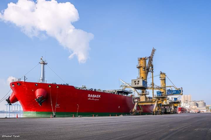 ميناء دمياط يستقبل 15سفينة اليومالاثنين الموافق 13 / 2 / 2023