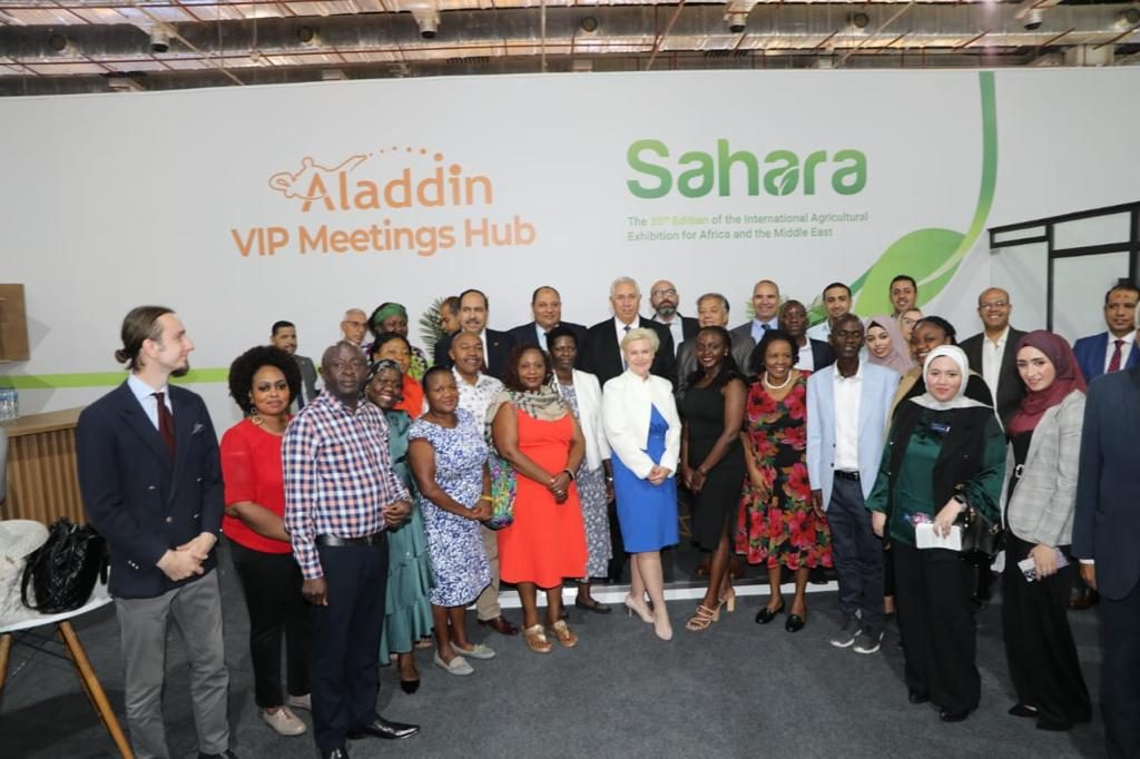 وزير الزراعة يؤكد على اهتمام الدولة بالفلاح باعتباره أحد دعائم الأمن الغذائى